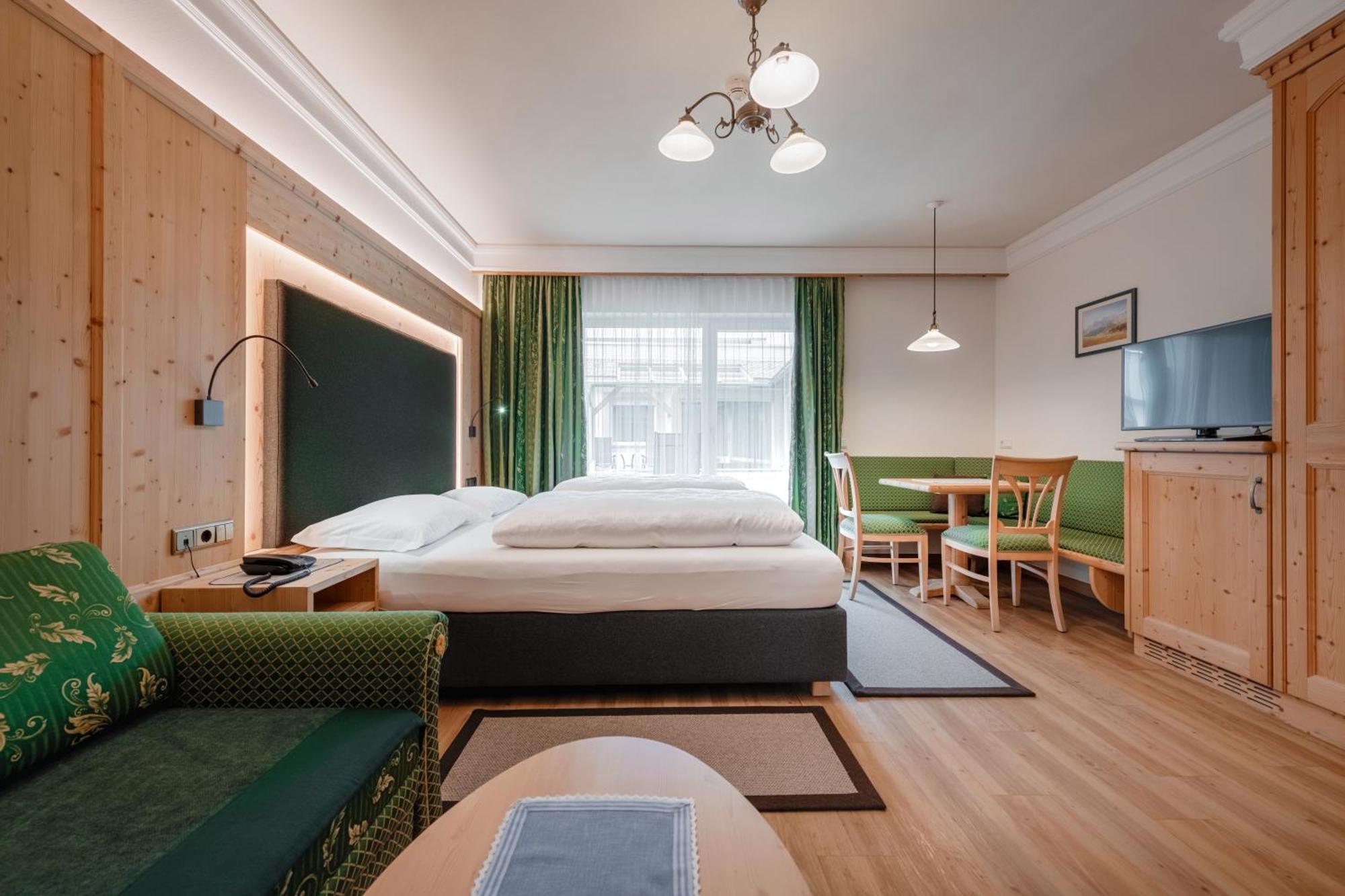 Hotel Sureghes Ortisei Ngoại thất bức ảnh